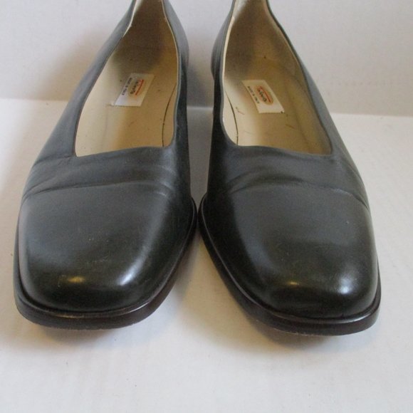 *Talbots Navy Blue Squared Toe Casual Pump - Picture 4 of 7